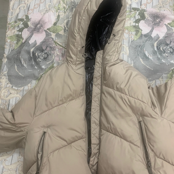 Brand new zara short puffer jacket - Picture 6 of 7